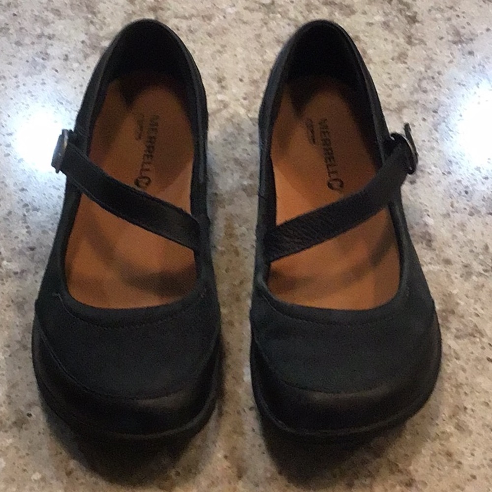 Merrell Dassie black leather and suede shoes.